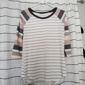 Buckle 3 quarter sleeve top